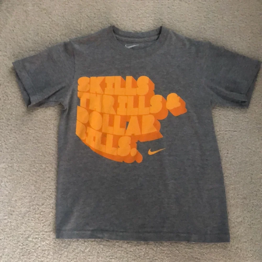 Nike Skills Thrills and Dollar Bills Grey T Shirt Size Small